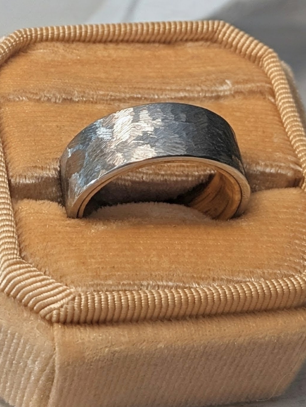 Hammered Silver Tungsten Steel & Whiskey Barrel Wood Ring Band Size 8